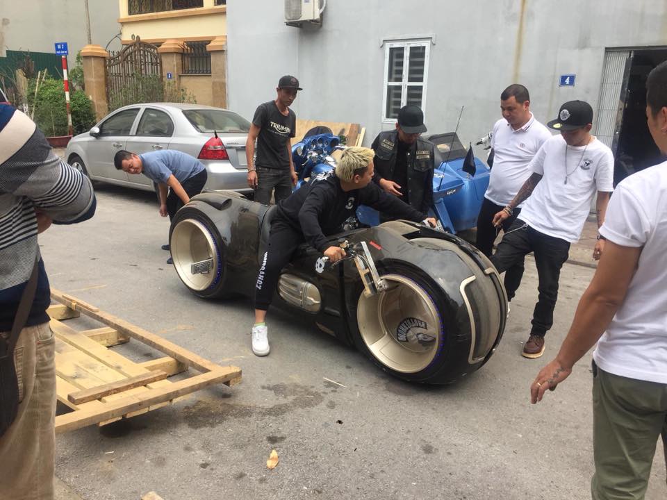 Tron Legacy Light Cycle phiên bản giới hạn đã về tới Việt Nam